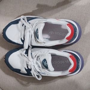 Beautiful tenis for women